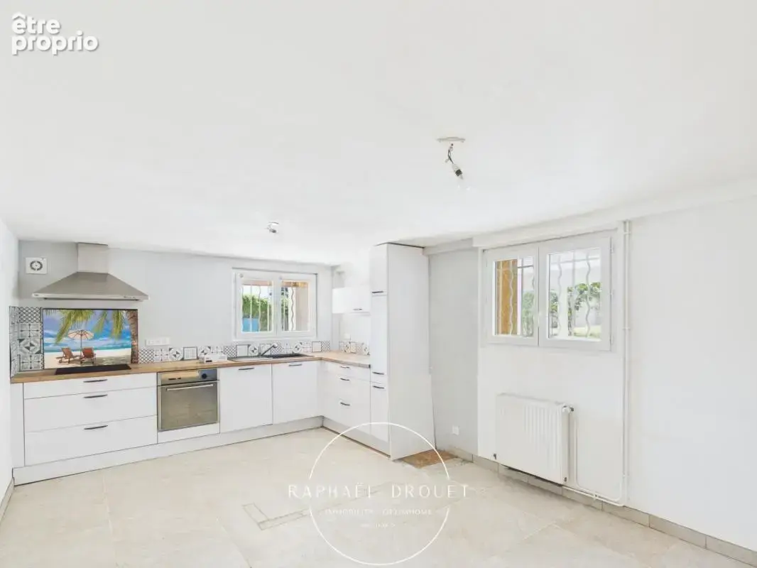 Jardin (38200) - Propriété familiale (196 m2) avec jardin, garage, atelier, et potentiel de valorisation foncière à 5 min de Vie - photo 10