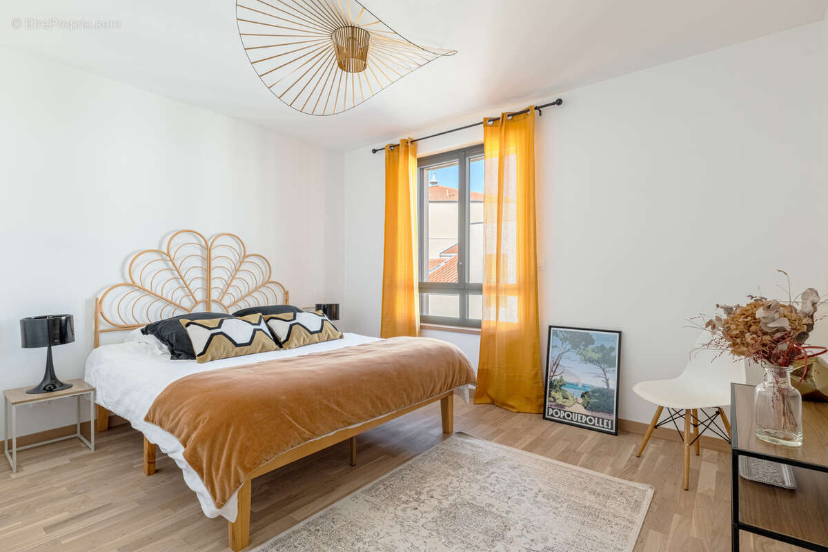 Appartement à LA TOUR-DE-SALVAGNY