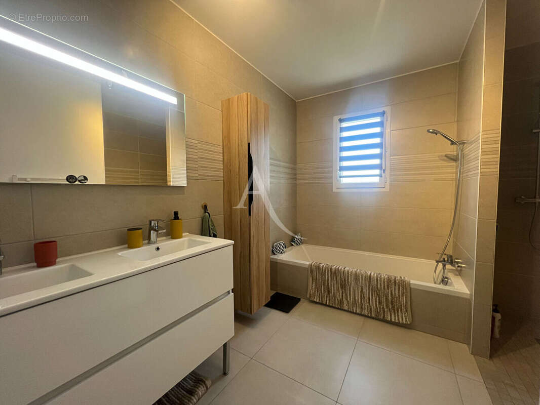 Maison à PORT-DES-BARQUES