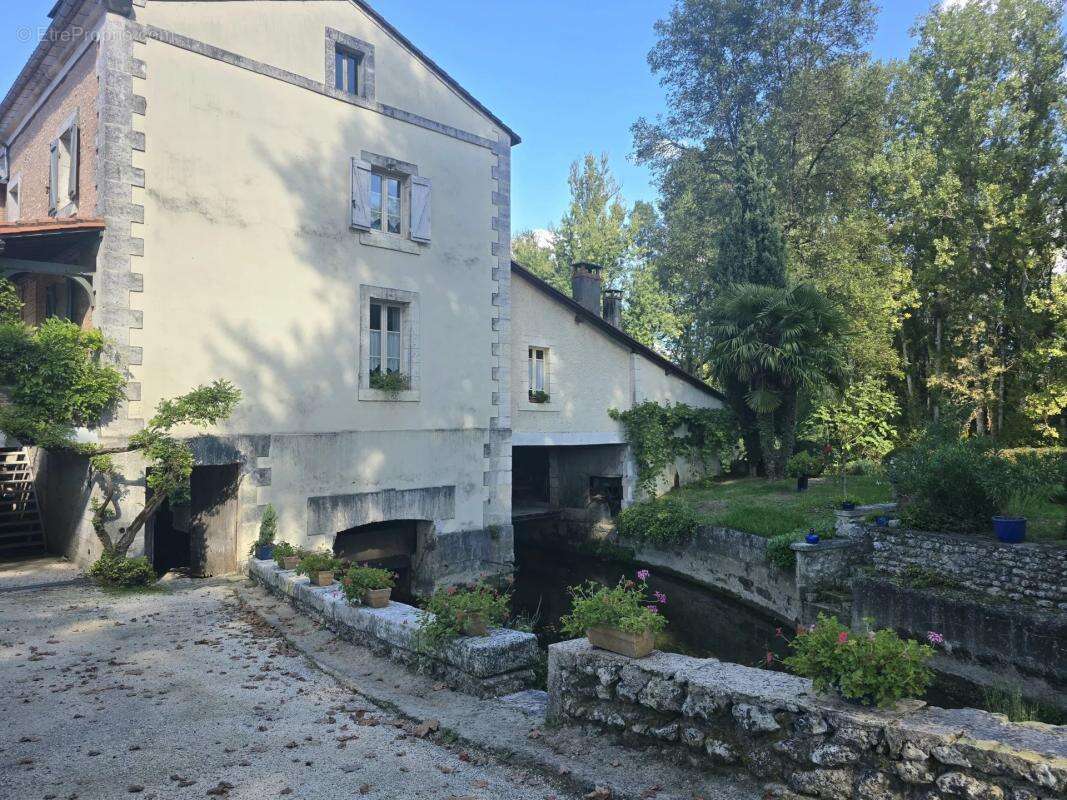 Maison à VILLETOUREIX