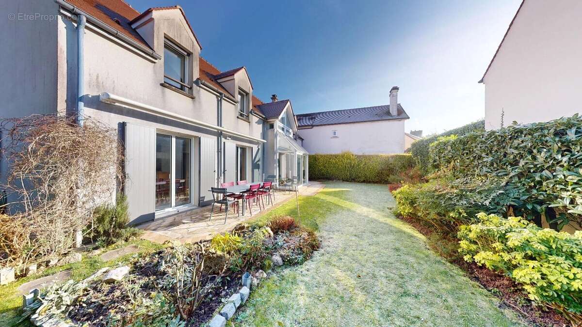 Maison à SAINT-NOM-LA-BRETECHE