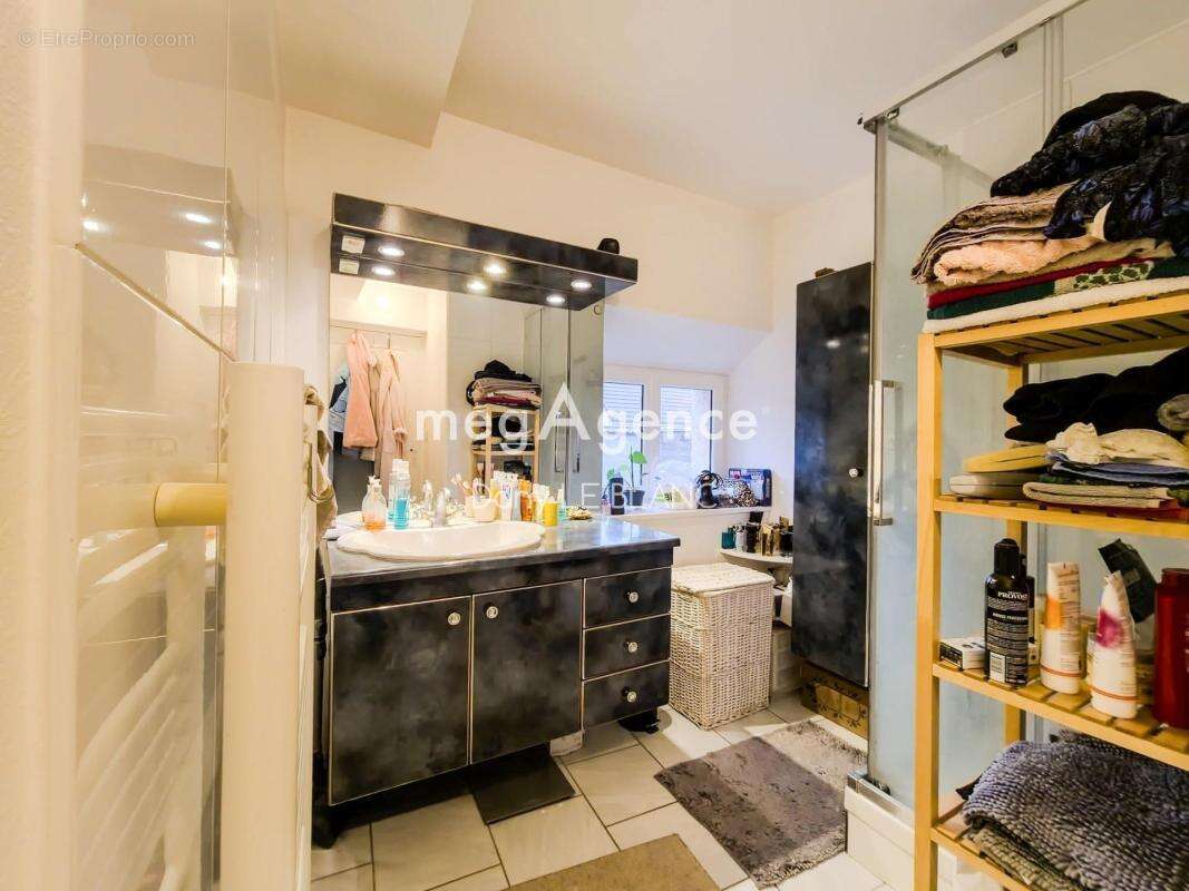 Appartement à JOUY