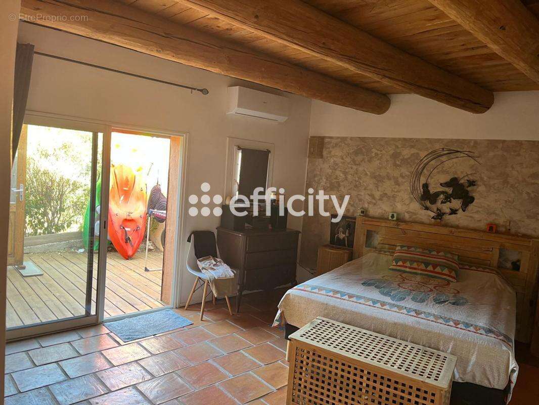 Maison 240 m² à Martigues  - photo 8