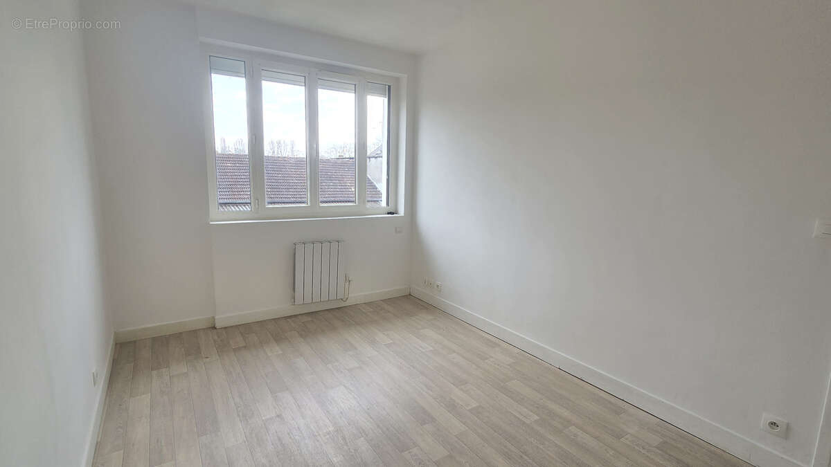 Appartement à LARDY