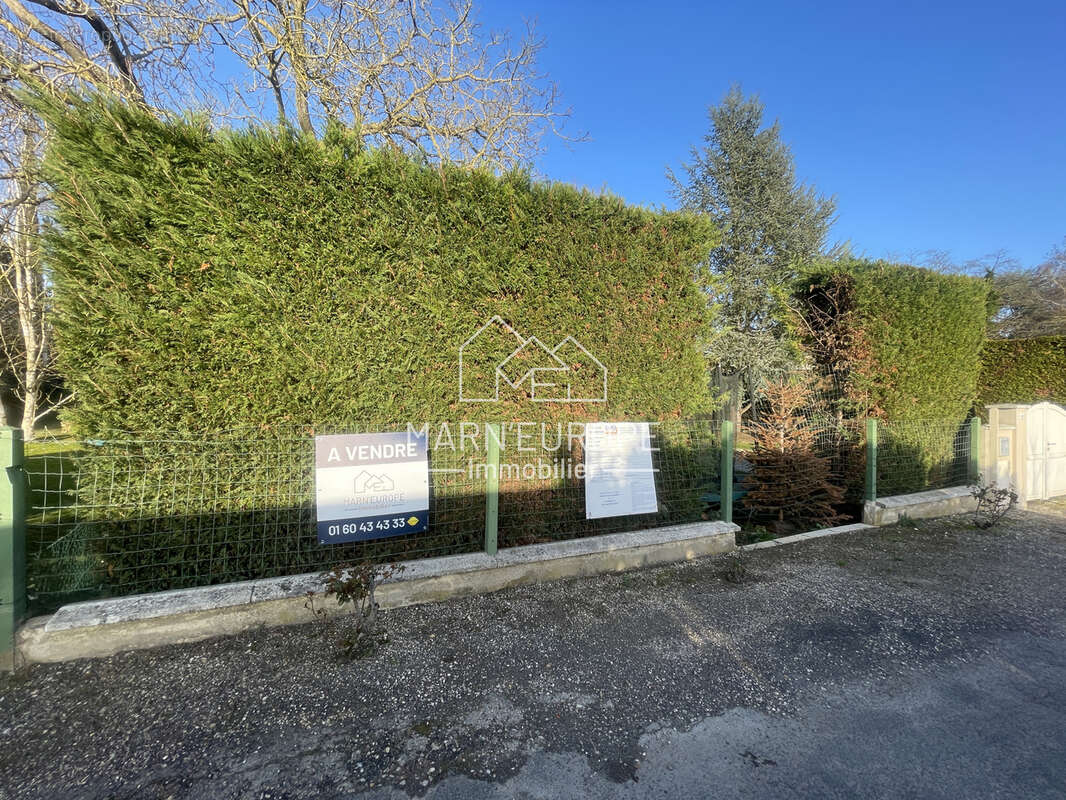 Terrain à CONDE-SAINTE-LIBIAIRE