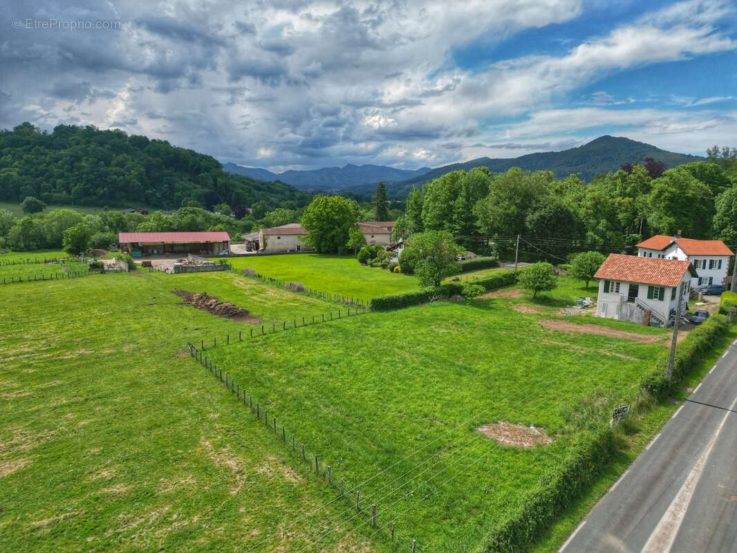 Terrain à SAINT-JEAN-PIED-DE-PORT