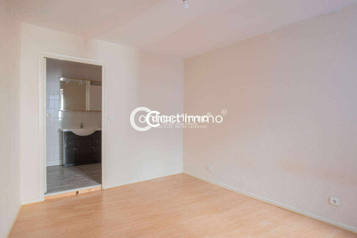 Appartement à VIC-LE-COMTE