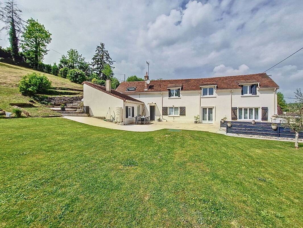 Maison à NEAUFLES-SAINT-MARTIN