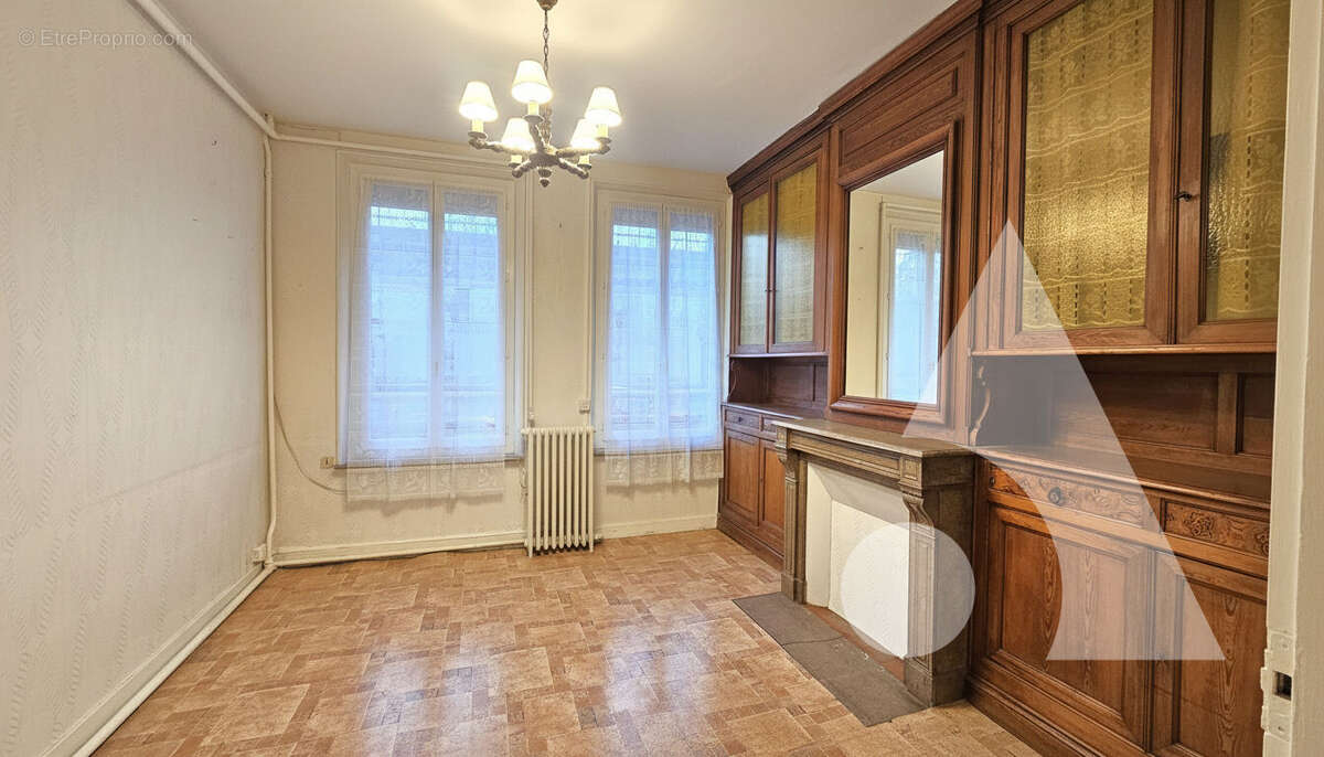 Maison à ESTREES-SAINT-DENIS