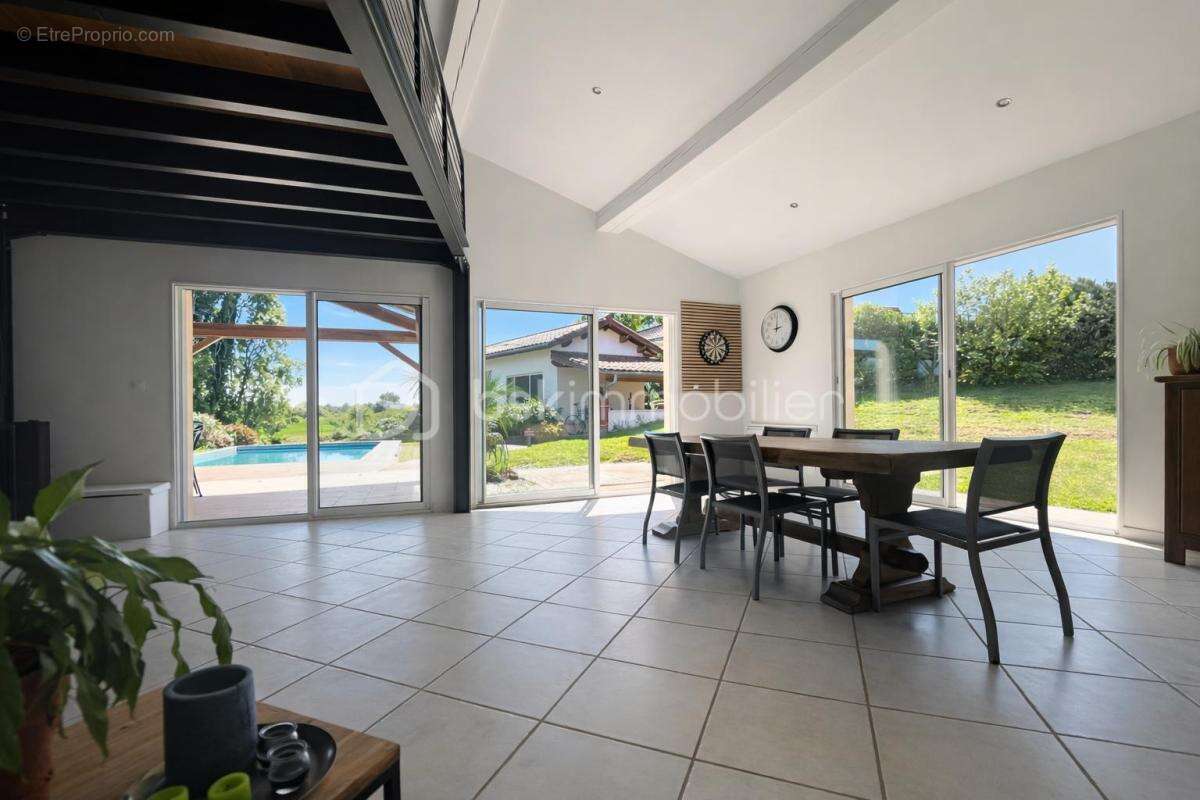 Maison à SAINT-JULIEN-SUR-VEYLE