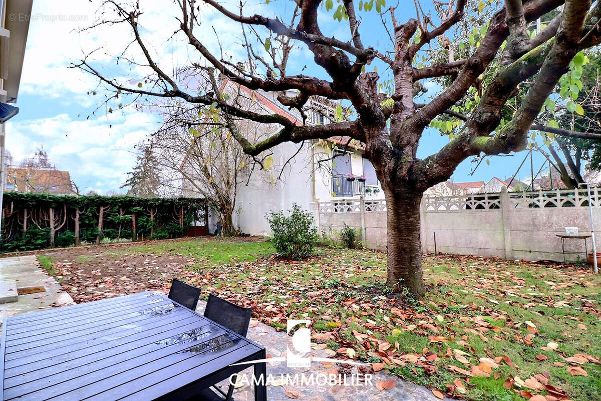 Maison à LES CLAYES-SOUS-BOIS