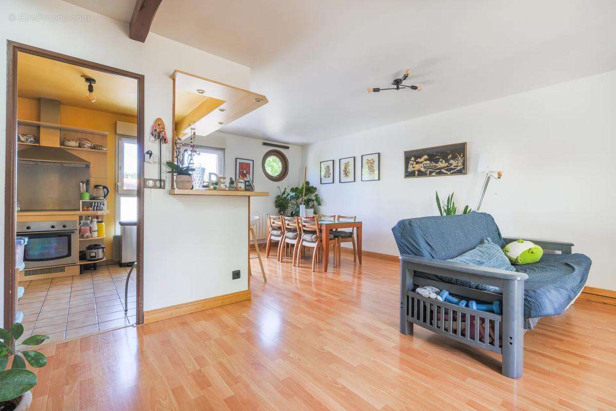 Appartement à SAULX-LES-CHARTREUX