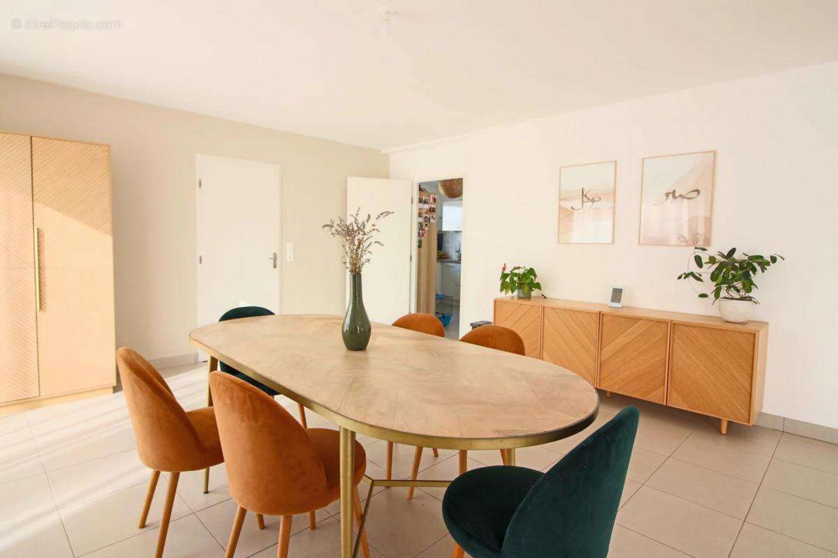 Maison à VAUX-LE-PENIL