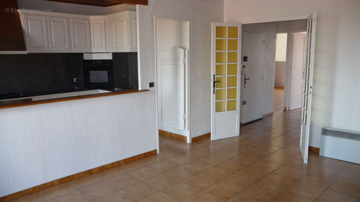 Appartement à MARSEILLE-3E