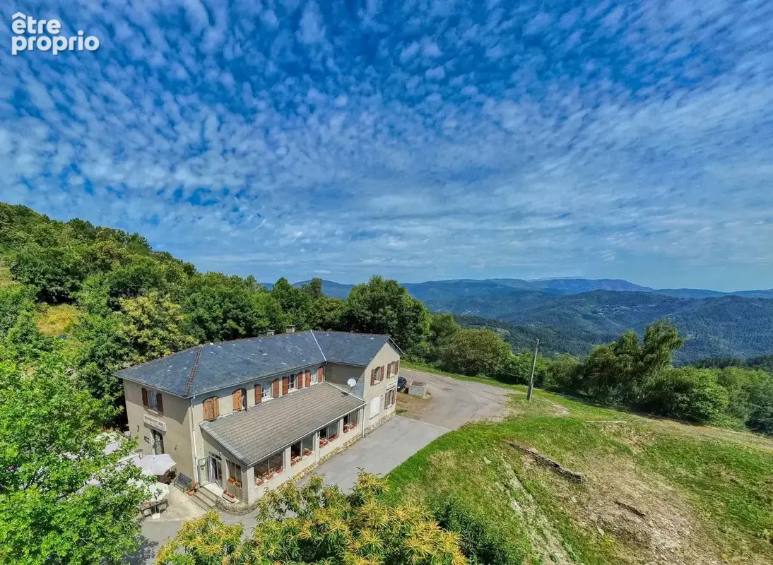 Photo Commerce à Saint-Hilaire-De-Lavit au prix de 165 000€