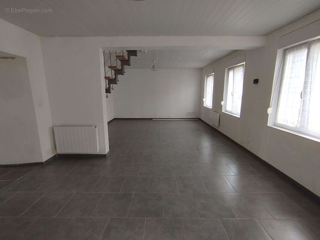 Maison à LA FERTE-CHEVRESIS