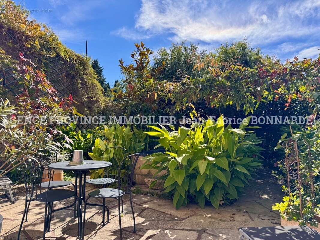 Maison à SAINTE-CECILE-LES-VIGNES