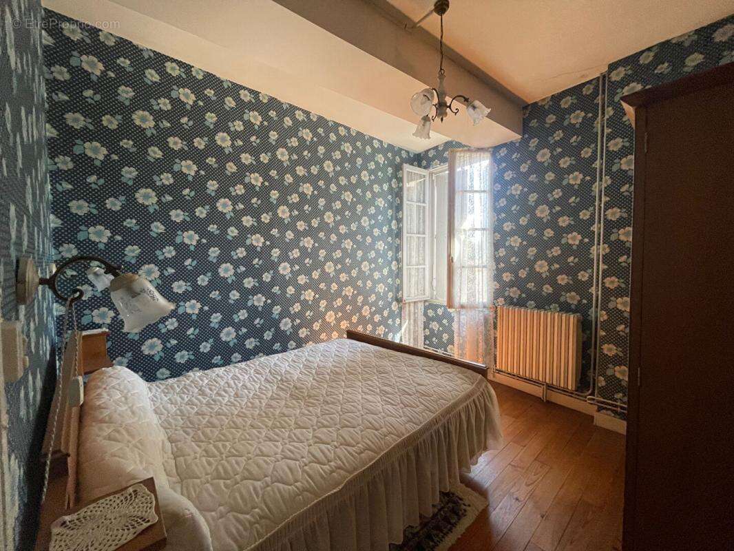 Maison à LA TOUR-BLANCHE