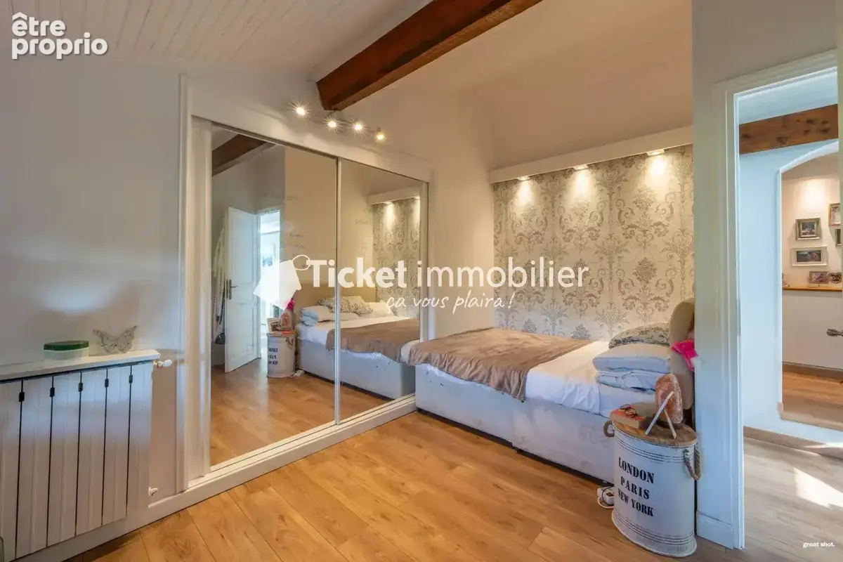 THIL - Maison T5 de 226m2 avec piscine, terrain de 9000m2 et dépendance à rénover - photo 11
