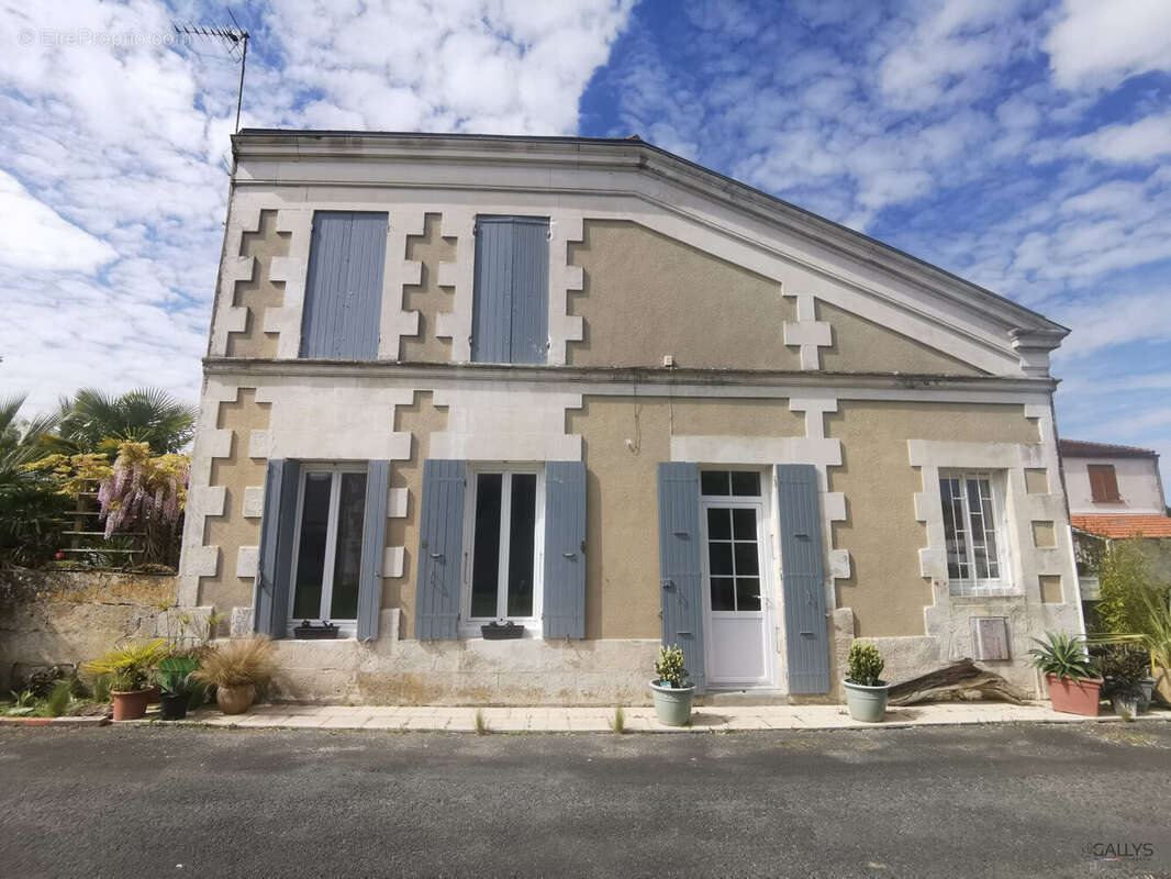 Maison à CHENAC-SAINT-SEURIN-D'UZET