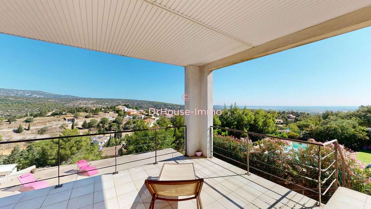Maison 200 m² à Treilles  - photo 2