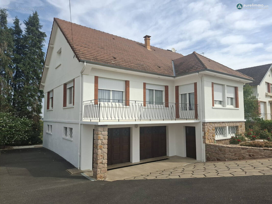 façade avant - Maison à NERIS-LES-BAINS