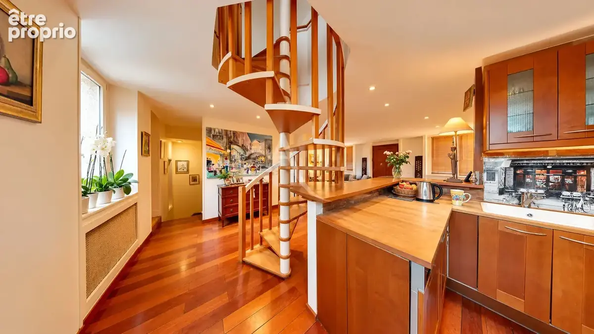 Appartement triplex atypique rare et plein de charme. - photo 1