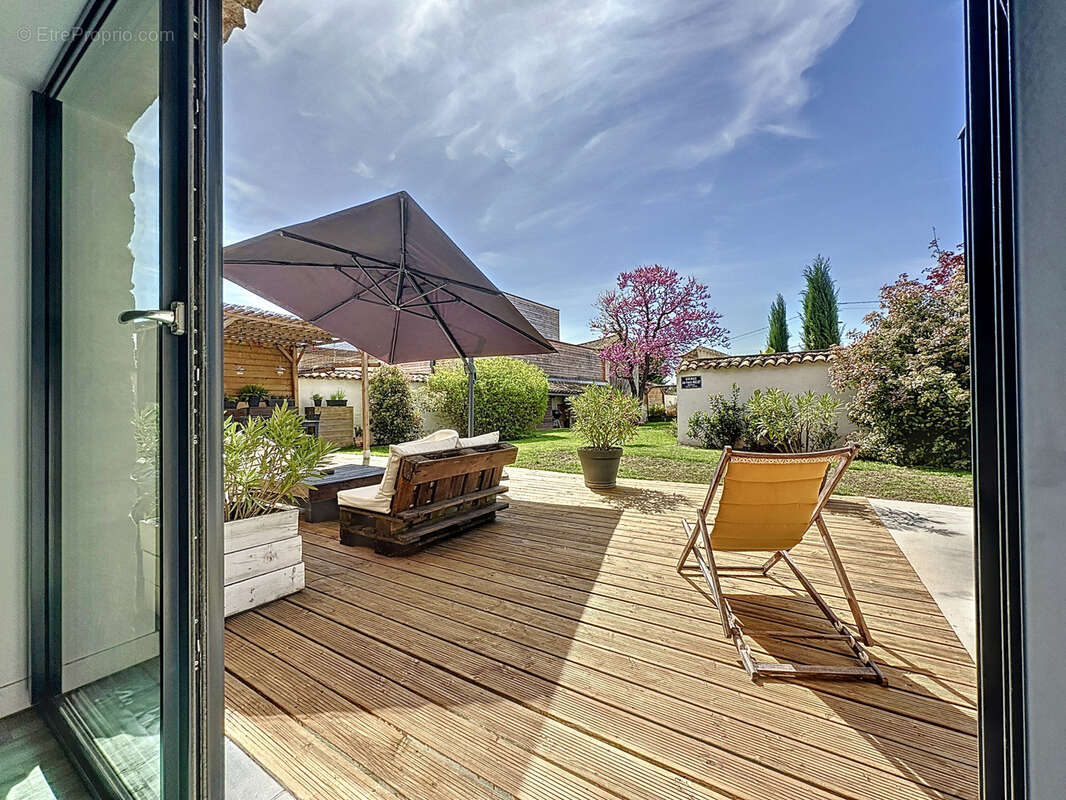 Maison en pierre rénovée avec piscine et dépendances - photo 2