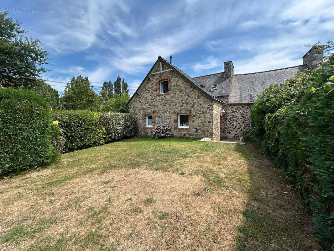 Créhen : Maison en pierres - photo 3