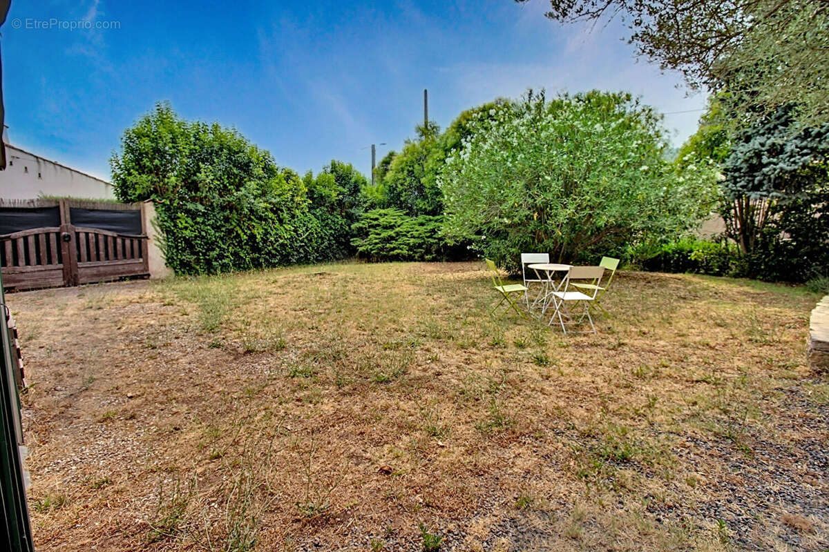 A VENDRE Maison 100 m² -  4 chambres - avec jardin - au coeur de Taradeau - photo 3