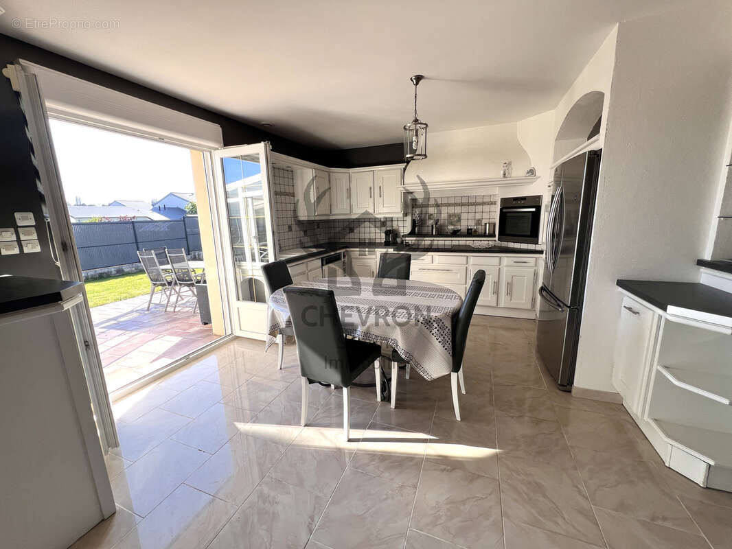 Maison à PRIX-LES-MEZIERES