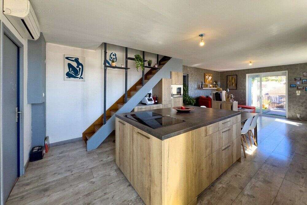 Maison 242 m² à Theze  - photo 3
