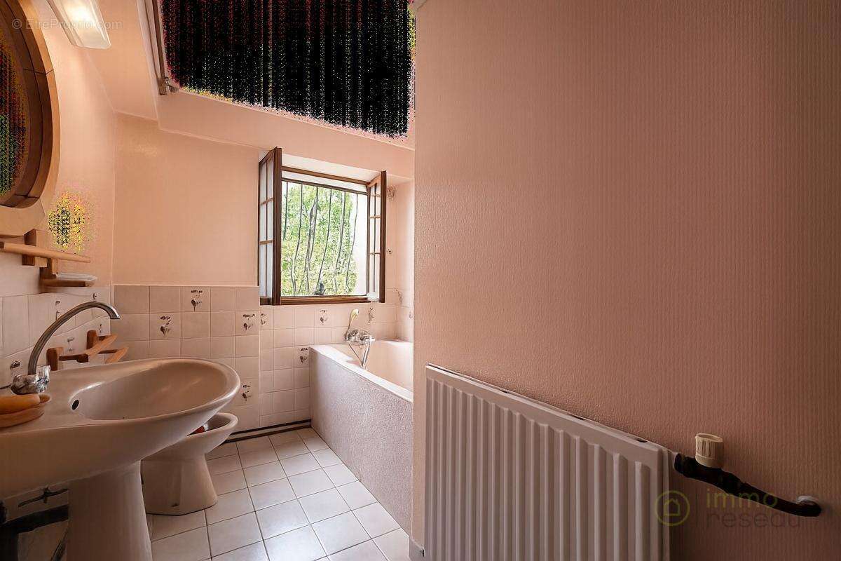 Maison 151 m² à Ruelle-Sur-Touvre  - photo 5