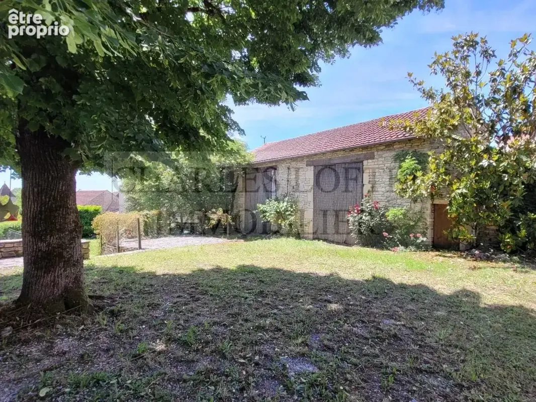 Maison de village spacieuse en pierre, grange et piscine dans jardin clos. - photo 17