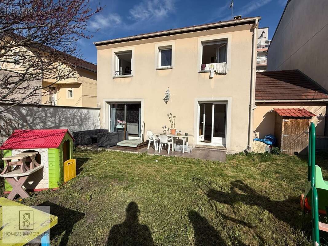 Appartement à LES PAVILLONS-SOUS-BOIS