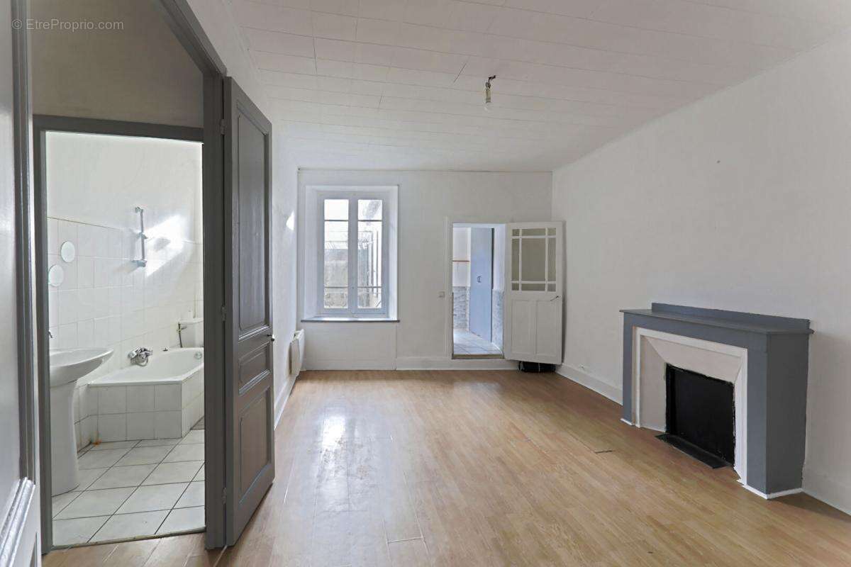 IMMEUBLE 600 m2  avec 6 appartements, un garage, un  jardinet et  3 dépendances  MAZAMET - photo 14