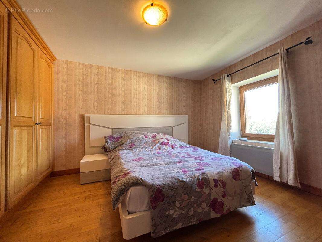 Maison à ENTRE-DEUX-GUIERS