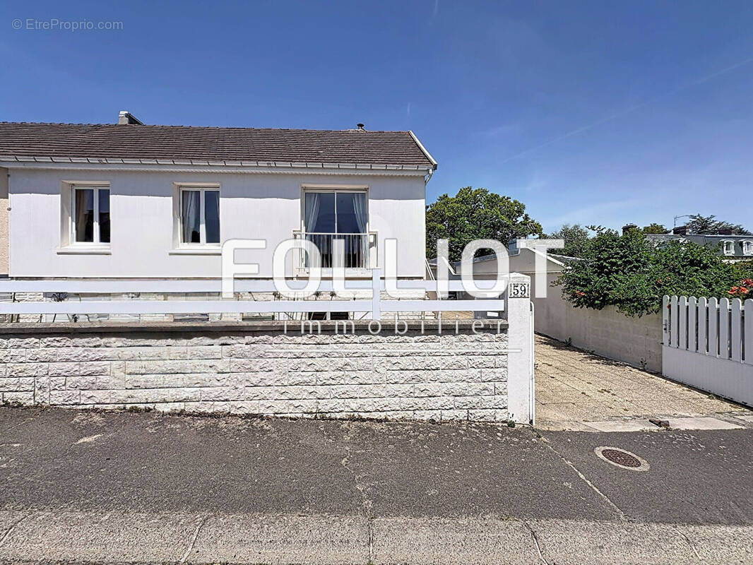 Maison à DONVILLE-LES-BAINS