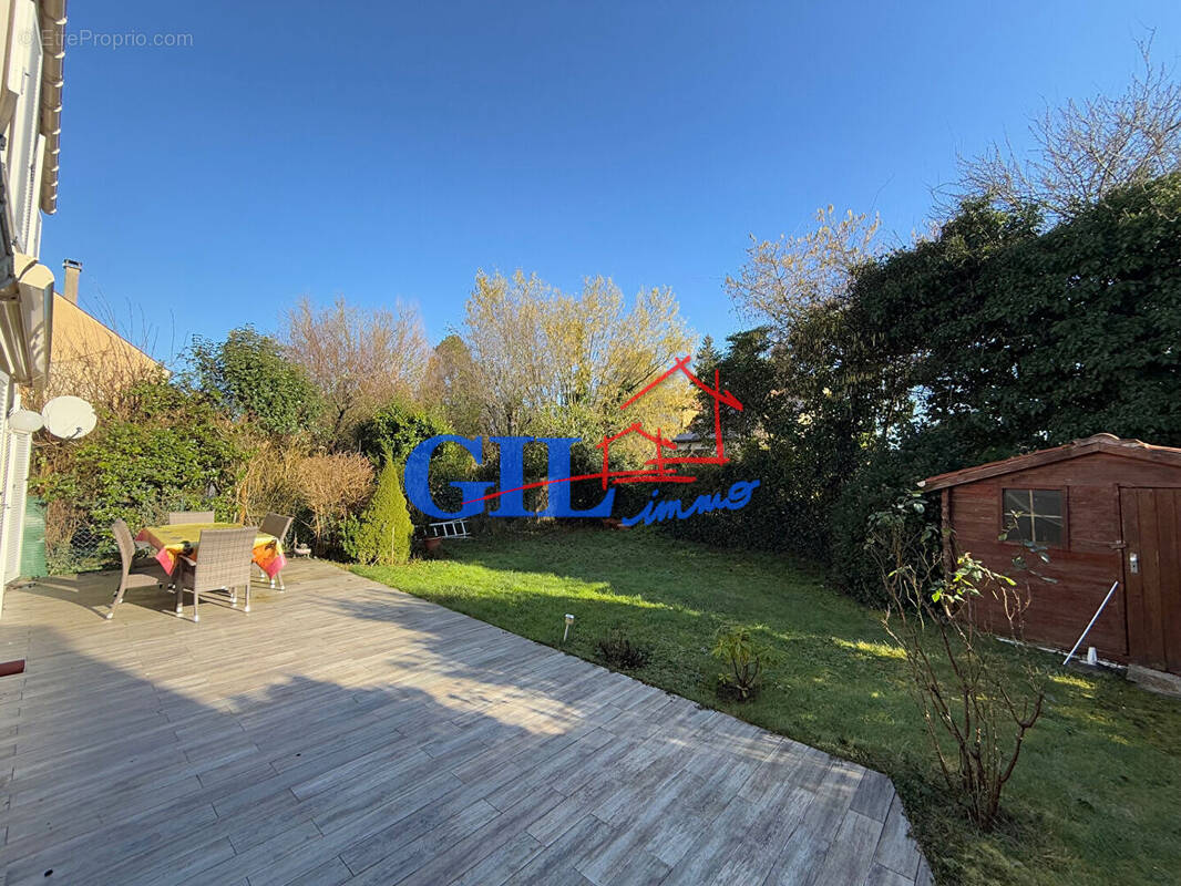 Maison à SAVIGNY-LE-TEMPLE