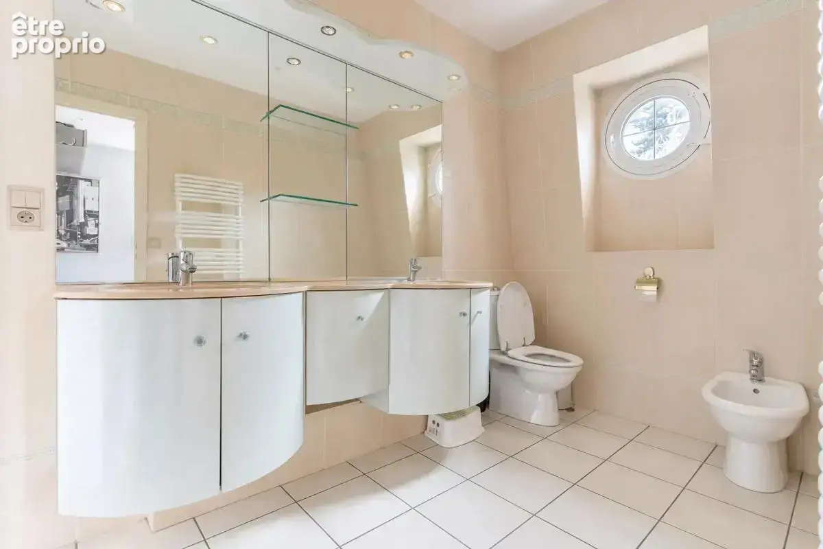 Maison de 7 pièces de 250 m² à Saint-Gratien - photo 12