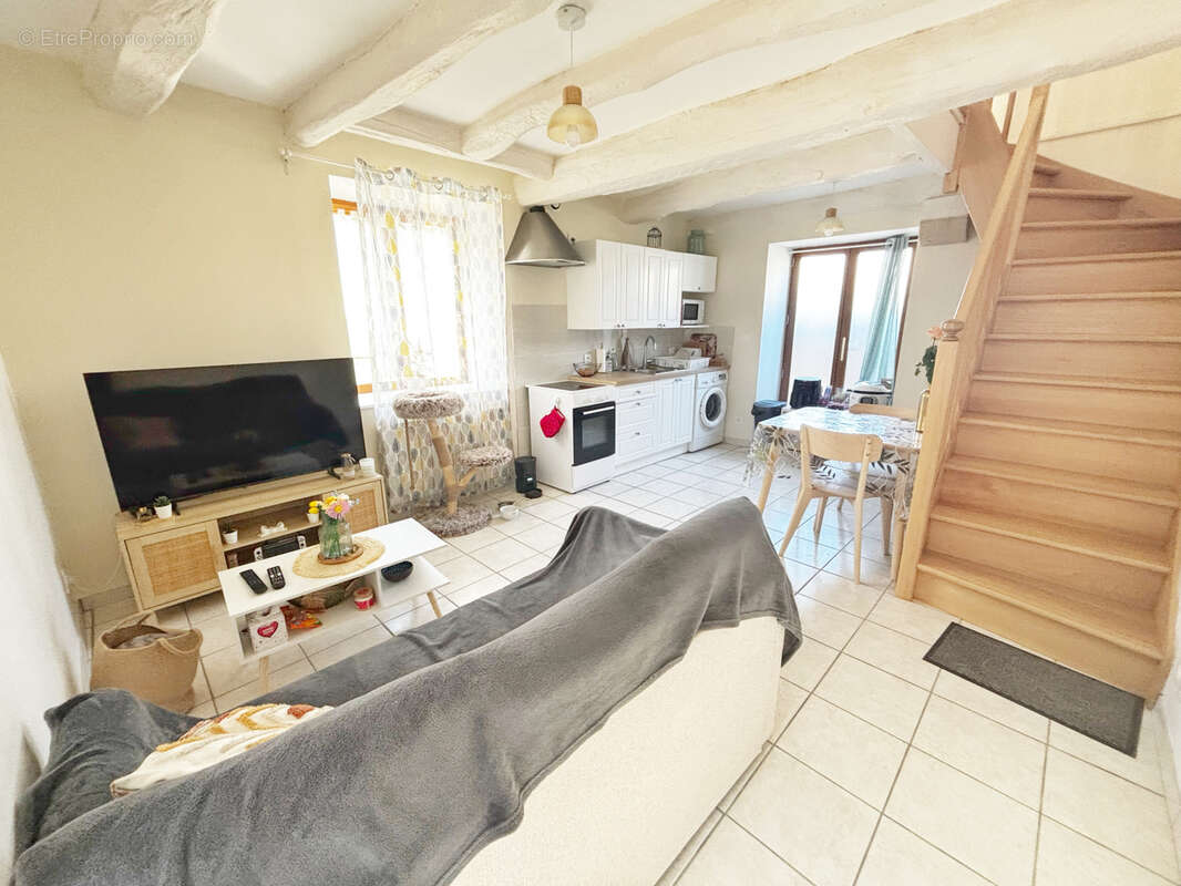 Appartement à VAULX-MILIEU