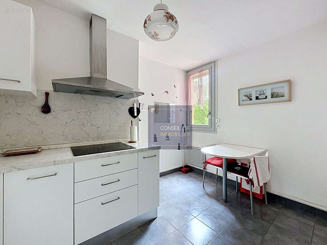 Appartement à SAINT-GENIS-LAVAL
