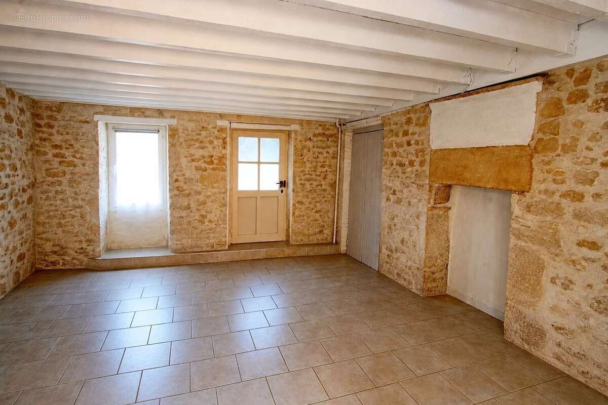 REVIERS - Maison en pierre 130m² avec 4 chambres & jardin - photo 5