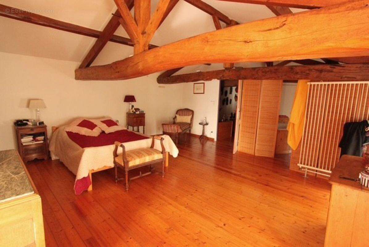 Maison à SAINT-CHRISTOLY-DE-BLAYE