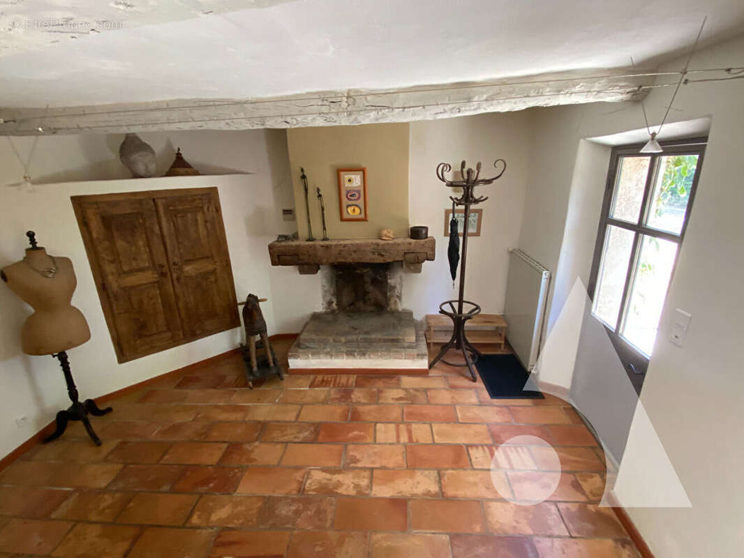 Maison à ENTRECASTEAUX