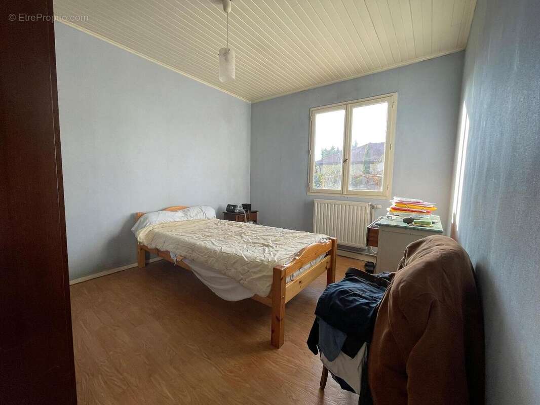   - Maison à VAULX-EN-VELIN