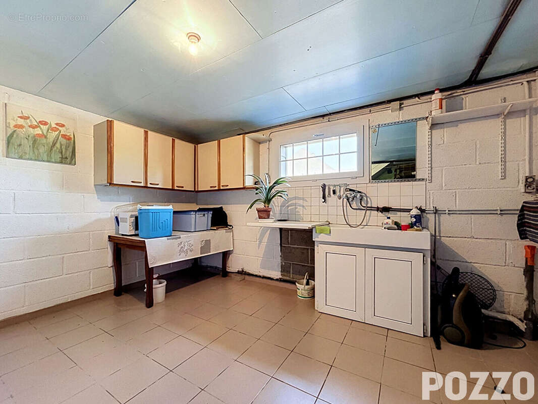 Maison avec grand sous-sol, dépendances de 275 m² et espace bien-être - photo 13