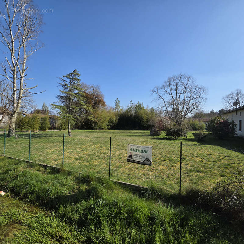 Terrain à SAUGNACQ-ET-MURET