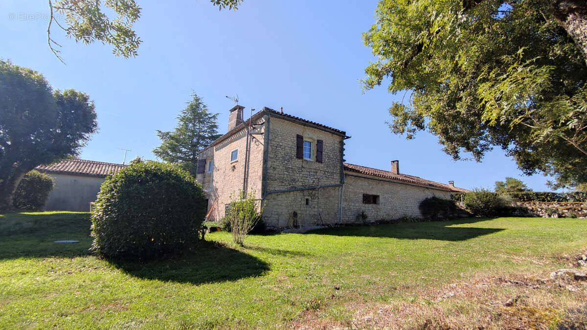 Maison à VILLESEQUE