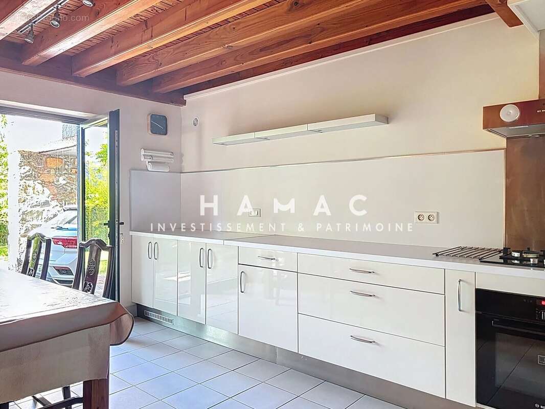 Maison à POULE-LES-ECHARMEAUX